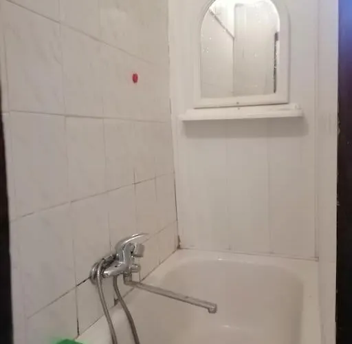 рядом с жд вокзалом привоз Odessza