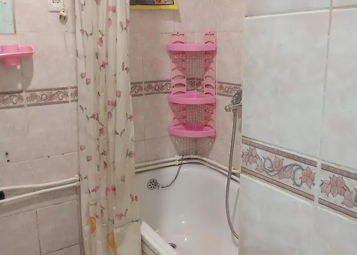 рядом с жд вокзалом привоз