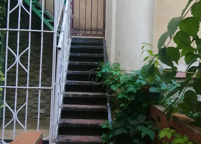 рядом с жд вокзалом привоз Apartman *