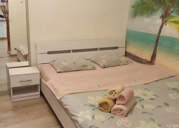 рядом с жд вокзалом привоз Odessza