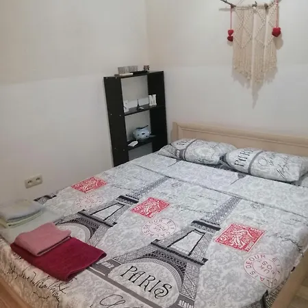 рядом с жд вокзалом привоз