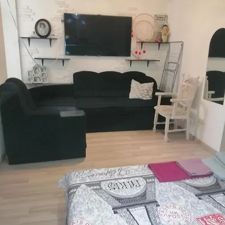 рядом с жд вокзалом привоз *