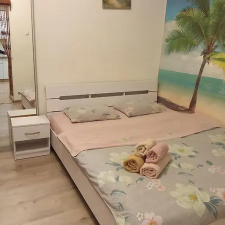 рядом с жд вокзалом привоз Odessa