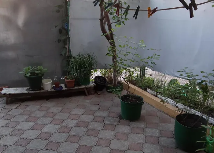 рядом с жд вокзалом привоз Odessa