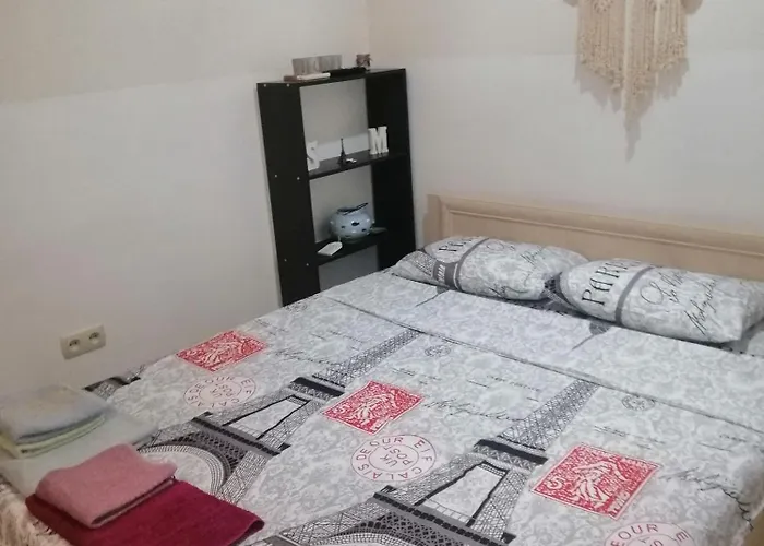 рядом с жд вокзалом привоз