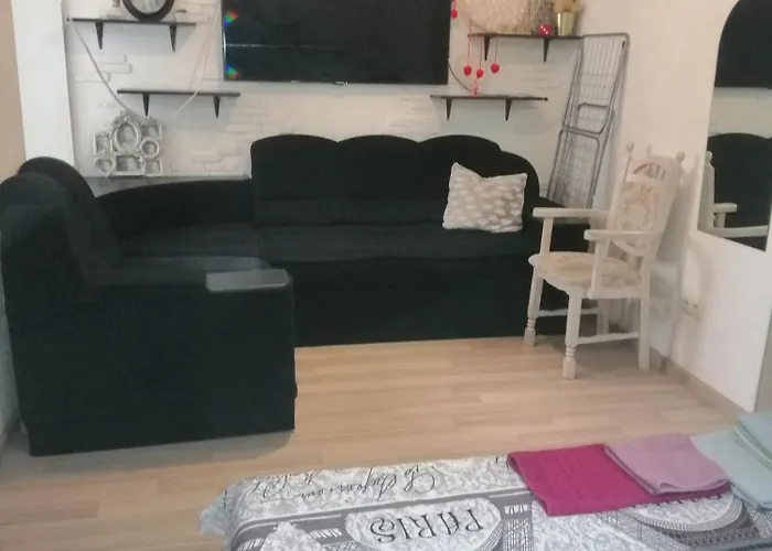 рядом с жд вокзалом привоз *