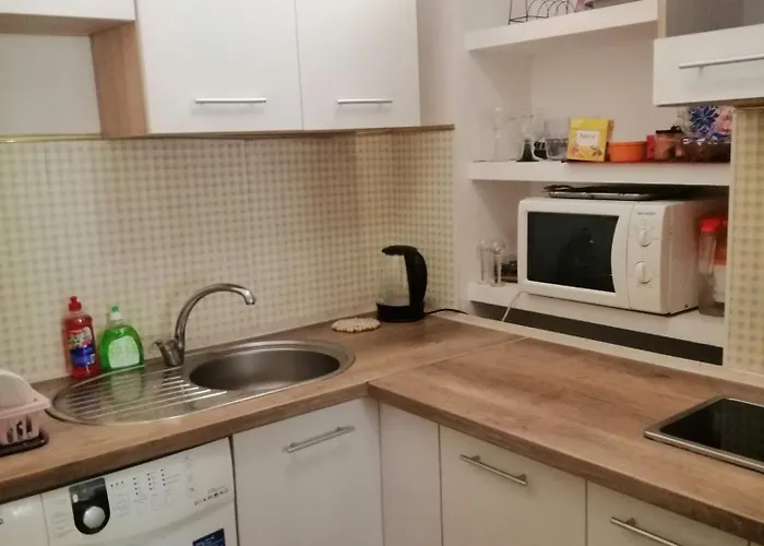 рядом с жд вокзалом привоз